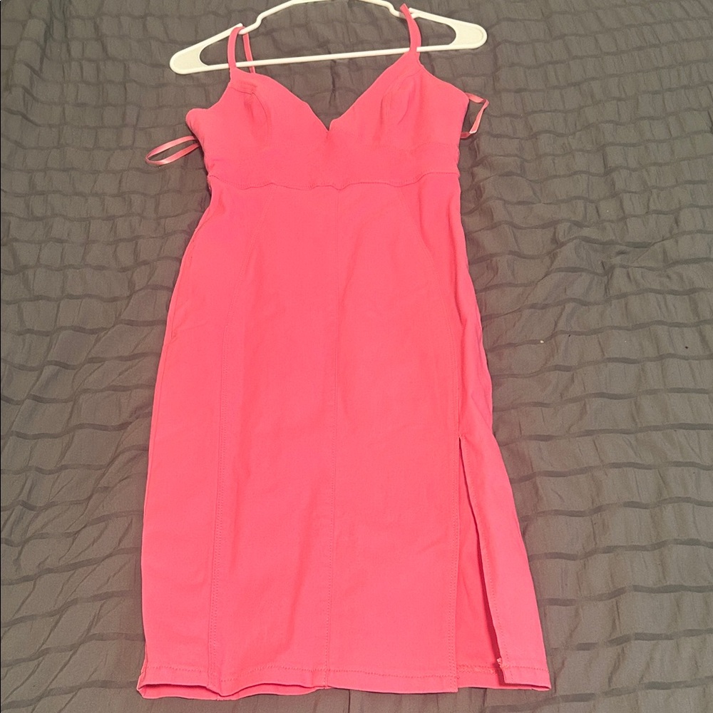 Elegant Pink Sleeveless Dress w/Slit